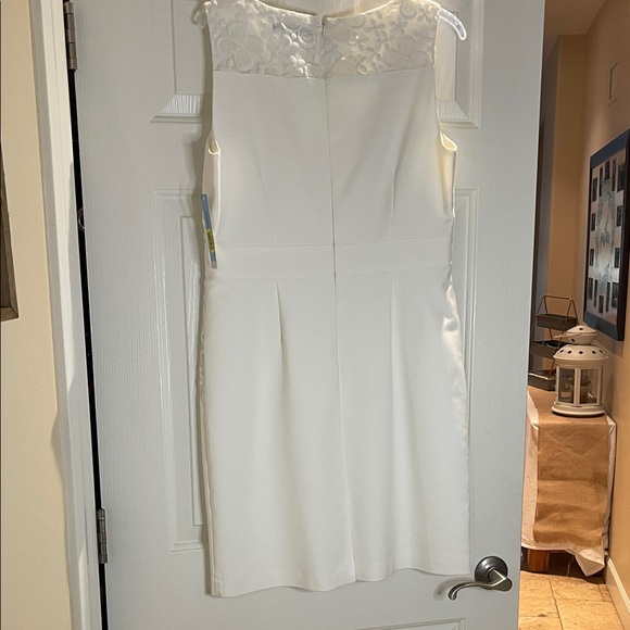 ANTONIO MELANI White Lace-Panel V-Neck Sheath Dress - Picture 11 of 11